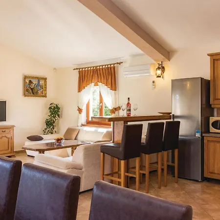 Holiday Home Pula Valtura II