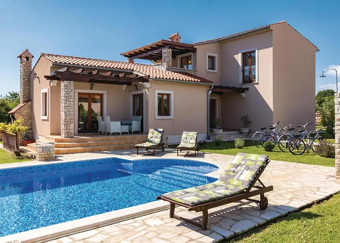 Holiday Home Pula Valtura II *