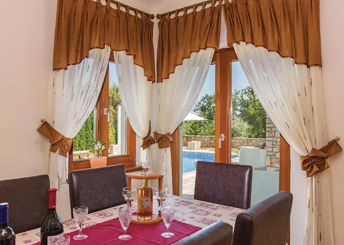 Holiday home Holiday Home Pula Valtura II