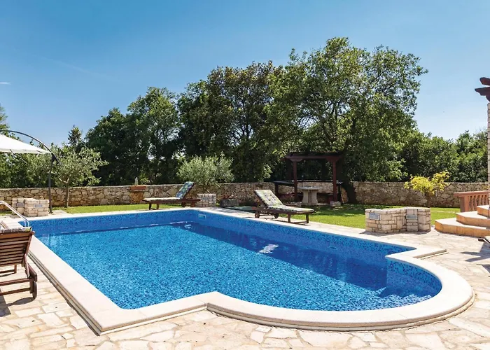 Holiday Home Pula Valtura II