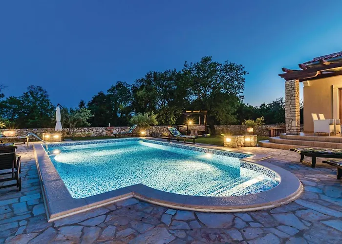 Holiday Home Pula Valtura II *