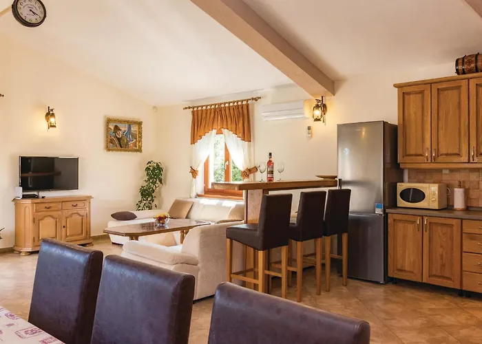 Holiday Home Pula Valtura II